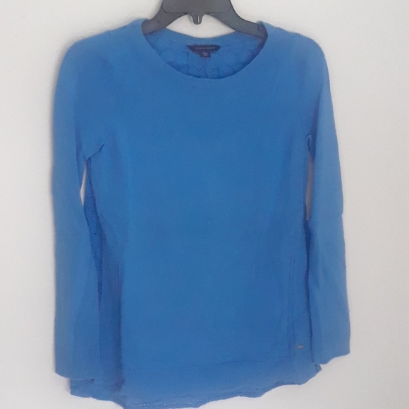 Tommy Hilfiger women's sweater with embroidered details in the back. Size XS. - Picture 2 of 6